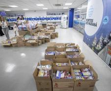 Portos do Paraná entrega primeiros kits da campanha Páscoa para Todos