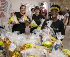 Mais de 1.500 kits são distribuídos em ação de Páscoa da Portos do Paraná