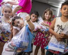 Mais de 1.500 kits são distribuídos em ação de Páscoa da Portos do Paraná