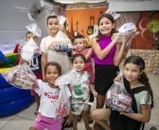 Mais de 1.500 kits são distribuídos em ação de Páscoa da Portos do Paraná