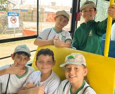 Porto Escola 2026 inicia com visitas de alunos ao cais em Paranaguá