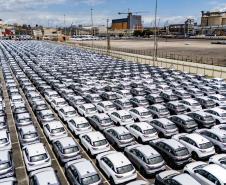 Porto de Paranaguá registra alta de 100% na movimentação de veículos em março