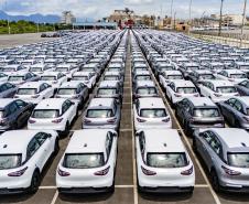 Porto de Paranaguá registra alta de 100% na movimentação de veículos em março