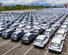 Porto de Paranaguá registra alta de 100% na movimentação de veículos em março