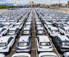 Porto de Paranaguá registra alta de 100% na movimentação de veículos em março