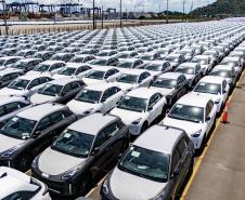 Porto de Paranaguá registra alta de 100% na movimentação de veículos em março