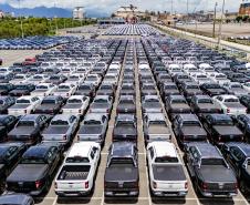 Porto de Paranaguá registra alta de 100% na movimentação de veículos em março