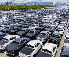 Porto de Paranaguá registra alta de 100% na movimentação de veículos em março