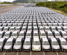 Porto de Paranaguá registra alta de 100% na movimentação de veículos em março