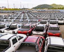 Porto de Paranaguá registra alta de 100% na movimentação de veículos em março