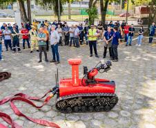 Robô de combate a incêndio é testado no Porto de Paranaguá