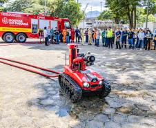Robô de combate a incêndio é testado no Porto de Paranaguá