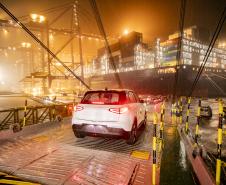 Porto de Paranaguá registra alta de 100% na movimentação de veículos em março