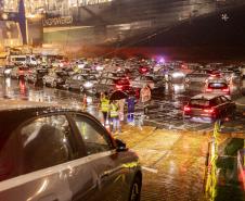 Porto de Paranaguá registra alta de 100% na movimentação de veículos em março