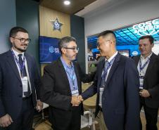 Ministro de Portos e Aeroportos visita estande da Portos do Paraná durante a Intermodal