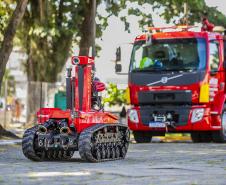 Robô de combate a incêndio é testado no Porto de Paranaguá