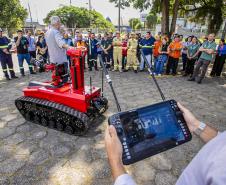 Robô de combate a incêndio é testado no Porto de Paranaguá