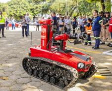 Robô de combate a incêndio é testado no Porto de Paranaguá