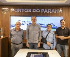 Decanos da Portos do Paraná recebem homenagem na despedida da empresa