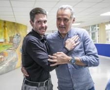 Decanos da Portos do Paraná recebem homenagem na despedida da empresa