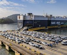 Porto de Paranaguá recebe mais de 5 mil carros em uma única operação