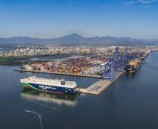 Porto de Paranaguá recebe mais de 5 mil carros em uma única operação