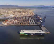 Porto de Paranaguá recebe mais de 5 mil carros em uma única operação