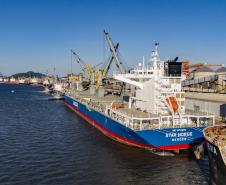 Porto de Paranaguá recebe navio sustentável em viagem inaugural