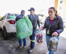 Portos do Paraná entrega quase meia tonelada de tampinhas ao Lar Perseverança