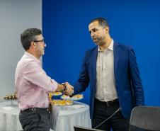O presidente da Portos do Paraná, Luiz Fernando Garcia, dá boas-vindas a Edigar Martins