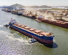 Porto também registra alta nas exportações de soja, óleo de soja e na movimentação de contêineres em 2026
