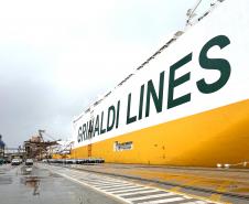 Novas montadoras ampliam o recebimento de automóveis no segundo semestre. Porto realiza desembarque recorde de 6 mil veículos de um navio nessa semana
