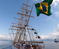 Veleiro da Marinha do Brasil, Cisne Branco, chega a Paranaguá