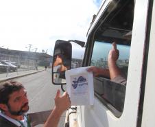 Porto de Paranaguá adere ao Maio Amarelo e promove campanha com caminhoneiros