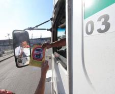 Porto de Paranaguá adere ao Maio Amarelo e promove campanha com caminhoneiros