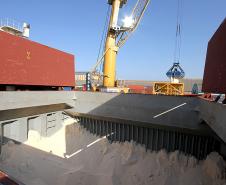 A multa sobre estadia para os importadores pelo descumprimento dos prazos de contrato – o demurrage - caiu 50% nos portos do Paraná nos últimos cinco anos. Os dados são de um estudo feito pelo Sindicato da Indústria de Adubos e Corretivos Agrícolas no Estado do Paraná (Sindiadubos).
