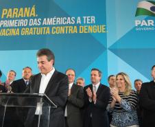 O governador Beto Richa lançou nesta terça-feira (26) a campanha de vacinação contra a dengue no Paraná e anunciou que 500 mil pessoas serão imunizadas nos 30 municípios com maior circulação viral da doença. A vacinação começa dia 13 de agosto.