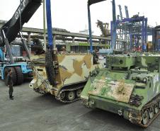 Exército Brasileiro importa 52 veículos blindados pelo Porto de Paranaguá