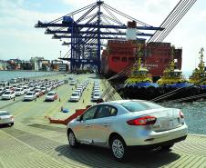 Porto de Paranaguá prevê aumento de 83% na movimentação de veículos 