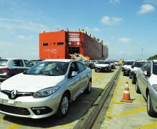 Porto de Paranaguá prevê aumento de 83% na movimentação de veículos 