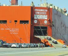 Porto de Paranaguá prevê aumento de 83% na movimentação de veículos 