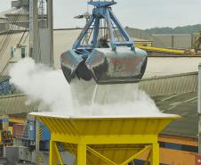 Sindiadubos destaca eficiência na importação de fertilizantes pelo Porto de Paranaguá