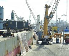 Porto de Paranaguá tem aumento na movimentação de cargas em 2016