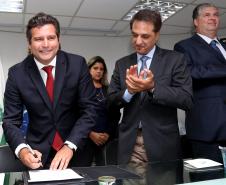 Ministro assina ordem de serviço para início da dragagem em Paranaguá 