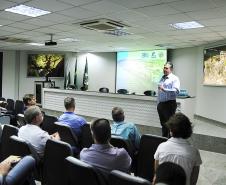 O Porto de Paranaguá recebeu nesta terça-feira (21), uma comitiva formada por 20 presidentes de cooperativas agrícolas dos Estados Unidos e produtores americanos associados a Central Farm – uma das maiores cooperativas agrícolas do mundo.