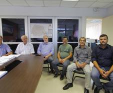 A diretoria da Administração dos Portos de Paranaguá e Antonina (Appa) recebeu nesta quinta-feira (23), a visita de representantes do Sindicato dos Transportadores Rodoviários Autônomos de Bens do Estado do Paraná (Sindicam-PR), do Sindicam-Paranaguá e da Federação Nacional dos Caminhoneiros (Fenacam). 