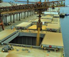Porto de Paranaguá bate recorde de movimentação pelo sexto ano consecutivo