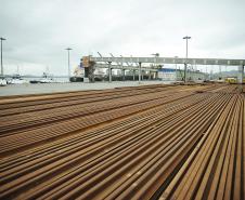 Porto de Paranaguá recebe 7 mil toneladas de trilhos de trem 