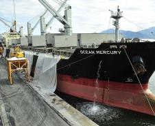 Terminal fecha o semestre com a maior movimentação de cargas para o período. Foram 25 milhões de toneladas movimentadas nos primeiros seis meses do ano. O porto bateu recordes nas movimentações de carga geral e granéis líquidos 