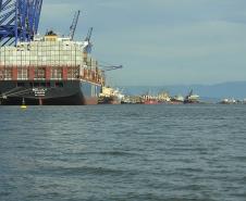 Terminal fecha o semestre com a maior movimentação de cargas para o período. Foram 25 milhões de toneladas movimentadas nos primeiros seis meses do ano. O porto bateu recordes nas movimentações de carga geral e granéis líquidos 